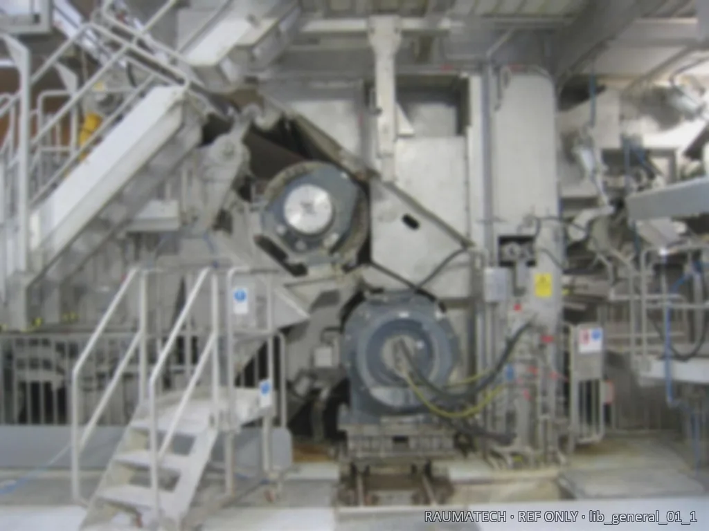 Press roll assembly with platform