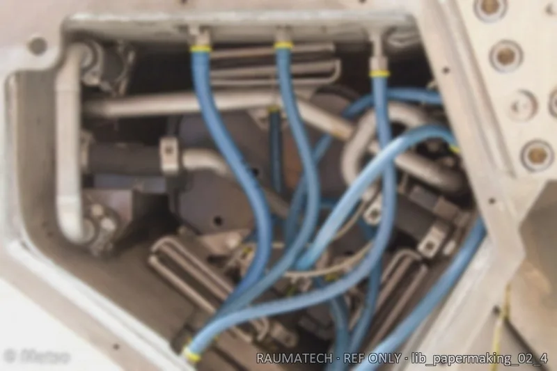 Internal hose routing in the chamber