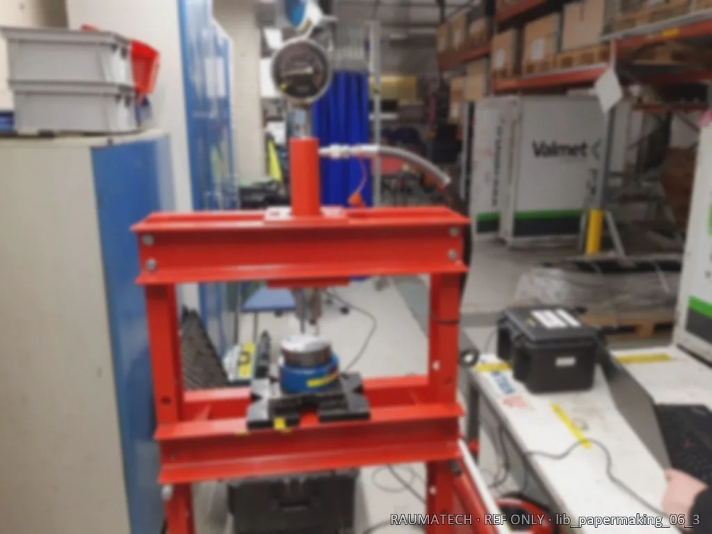 Hydraulic test and metrology bench