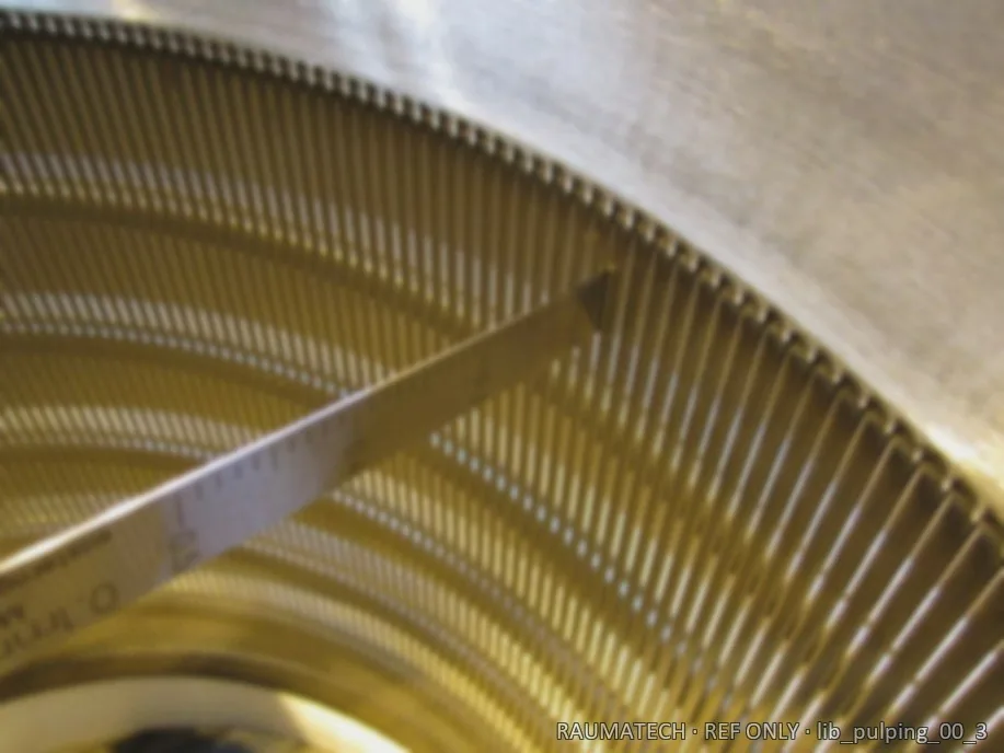 Filling bar and groove close-up